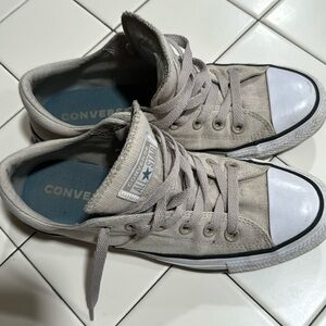 Women converse 8.5